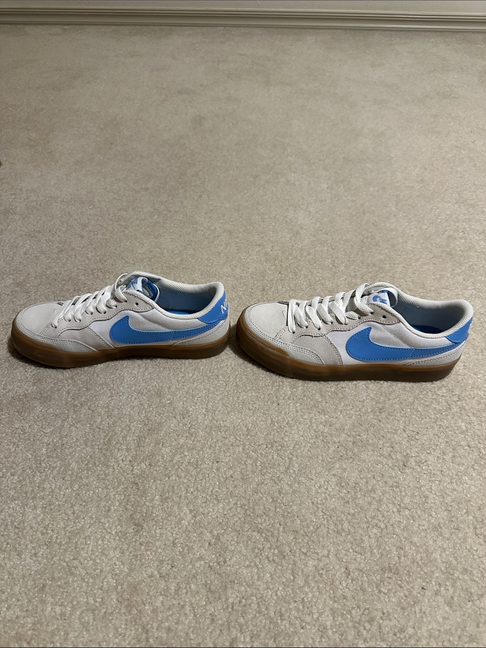 Nike White and Blue Sneakers with Gum Sole - Picture 5 of 8